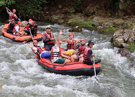  White water rafting 
